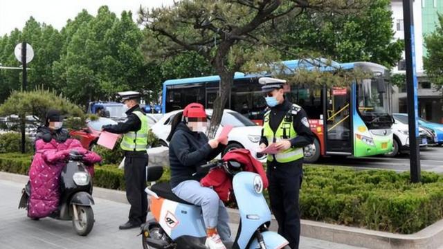 上路有“5不能”新要求别被罚了才知道龙8囯际2025年2月起执行电动车(图7)