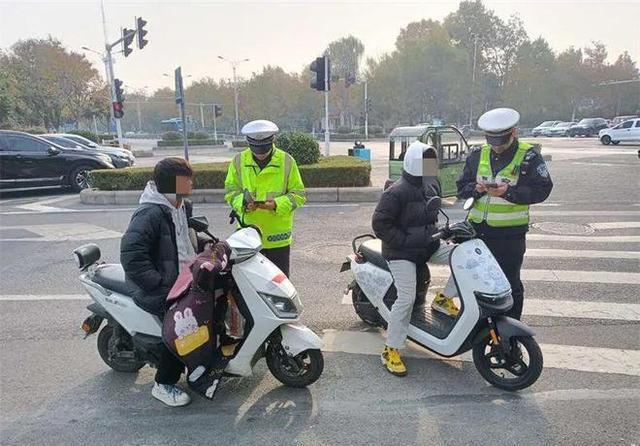 上路有“5不能”新要求别被罚了才知道龙8囯际2025年2月起执行电动车(图3)