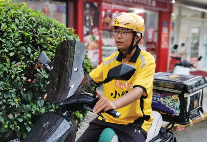 机支架交警：不是为难大家是为了安全龙8国际头号玩家电动车不允许安装手